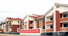 북한 청진시 청암구역 새 집 입주 시작