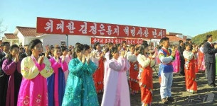 北 남포시 천리마구역 고창농장 새집들이 진행