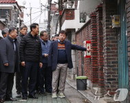 중화동 골목 둘러보는 오세훈 시장