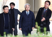 '불법 정치자금 수수 혐의' 1심 선고 출석하는 노웅래