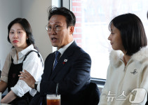 김민석 총리, 대전 대흥동 상인과 간담회