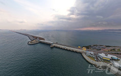 태양광·풍력 멈춘 날, 여긴 청정전력…죽음의 호수 재생E로 부활 [르포]