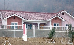 北, 철산군 동천농장·송원군 전창농장서 새집들이 경사…농촌의 새 이상