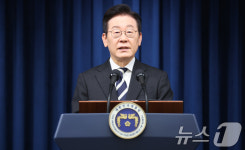 [속보] 李대통령 "트럼프와 동질감…핵잠 확보, 전략적 유연성 측면 유용"