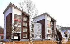 北 평성시 청옥·자산농장 등에서 살림집 입사모임…꽃펴나는 이상촌