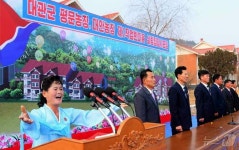 北 평성시 청옥·자산농장 등에서 살림집 입사모임…새시대 농촌문명