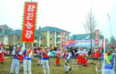 北, 강서구역 잠진농장 등에서 살림집 입사모임…흥겨운 춤판