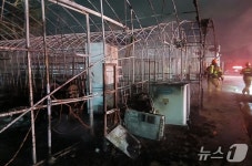 옥천 군서면 농장 비닐하우스서 불…5개동 전소