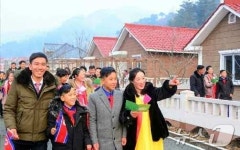 北 평안북도 동창군 대동농장 주민들 새 주택 입주