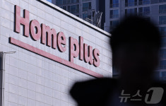 주인 못 찾은 홈플러스, 삼양식품·아모레 납품 중단