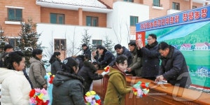 북한 자강도 장평농장 새 주택 입주 모임 진행