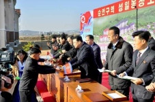 北 평양시 순안구역 성일농장 살림집 입주 모임 진행