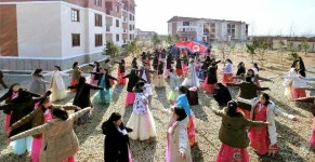 北 평양시 순안구역 성일농장 살림집 입주 모임 진행