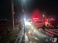 천안서 SUV 신호등 들이받고 전복·화재…40대 음주운전 입건