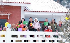 北, 연일 살림집 성과 선전…자강도 농장서 넘쳐나는 기쁨