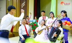 北 수안군 산북농장 살림집 입사모임에 참석한 주민들