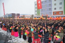 길주군 지방공업공장 준공식 참석한 주민들