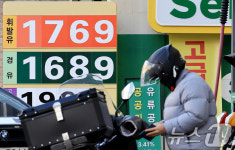 유류세 인하 내년 2월까지 연장…L당 휘발유 57원·경유 58원↓
