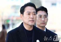 성탄 예배 마치고 브리핑 하는 장동혁 대표