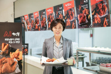 [유통人터뷰] 회장님들 메뉴 구내식당서…현대그린푸드, 깐부치킨 세트