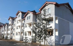 北 자강도 강계시 공귀남새농장 살림집 입사모임…농촌문명의 새 모습