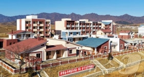 북한 안악군·삼천군, 새 주택 입주 모임 진행