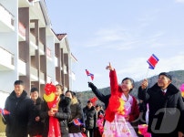 새 주택 입주하는 北 안악군·삼천군 주민들