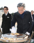 현충원 참배하는 정용래 유성구청장
