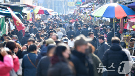 관광객들로 붐비는 죽도어시장