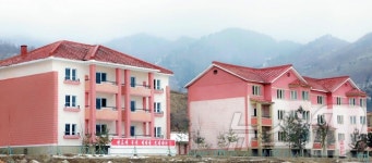 北 전천군 창봉농장 새집들이…나날이 발전하는 사회주의 농촌