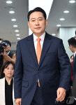 12·3 비상계엄 사과, 단상 오르는 장동혁 대표