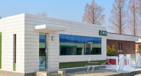 함경남도 독산농장에 건설된 약국의 모습