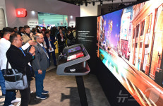 수많은 인파 몰린 LG전자 CES 2026 전시장 현장