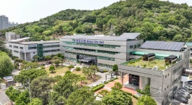 목포서 눈길 미끄러진 시내버스가 정류장 충돌…폐쇄 조치