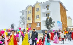 北 송화군 약산농장서 새집들이…마을에 울려퍼진 웃음소리