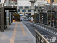 승객 없는 버스정류장