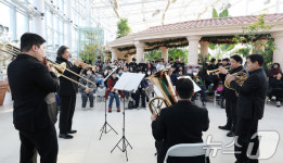 수목원에서 따뜻하게 즐기는 금관 5중주 공연