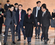 장동혁 농성장 향하는 박근혜