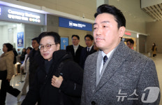 캐나다 출국하는 강훈식 비서실장