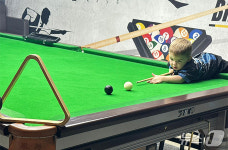 당구채보다 작은 34개월 英당구신동…기네스 세계기록 2개 대기록