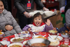 [포토] 춘제가 좋아요…연회에서 웃고 있는 어린이