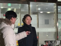 강선우 '1억 전세자금·불체포특권' 묵묵…경찰 조사 11시간만 끝(종합)