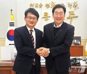 이충형 제천·충주·원주 특별자치단체 제안에 두 도시 공감