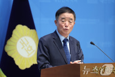 조국혁신당 합당 관련 기자회견하는 강득구