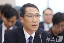 유재성 경찰청장 직무대행, 의원 질의 답변