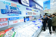 명절 앞두고 수산물 물가 점검하는 김성범 직무대행