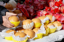 직거래 장터에서 과일 싸게 구입해요