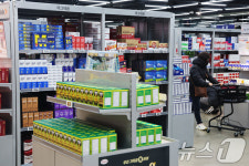 용산에 개점한 창고형약국 메디킹덤