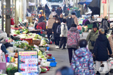 설 앞둔 죽도시장 북적북적