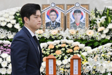 故 정상근·장희성 준위 영결식 찾은 김용태 의원